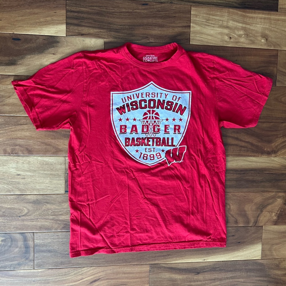 University of Wisconsin Badgers Basketball T-Shirt size Large
